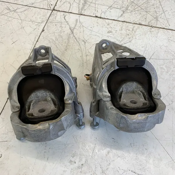 Moottorin kiinnityssetti Audi A6 C8 2.0 TDI 2022 image 4