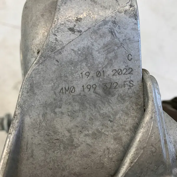 Moottorin kiinnityssetti Audi A6 C8 2.0 TDI 2022 image 7