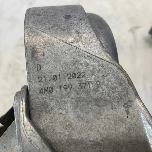 Moottorin kiinnityssetti Audi A6 C8 2.0 TDI 2022 image 8