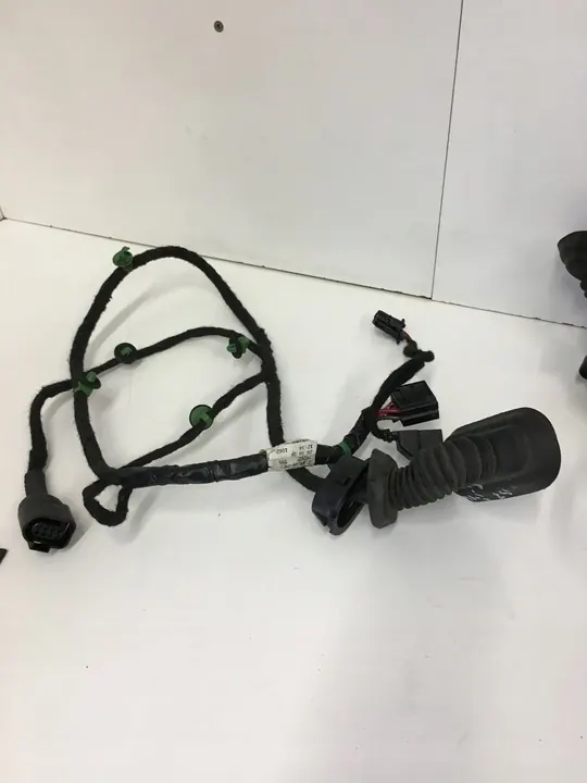 Etu- ja takaluukun asennus Audi A4 B6 B7 2000-2007 image 10