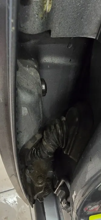 Etu- ja takaluukun asennus Audi A4 B6 B7 2000-2007 image 2