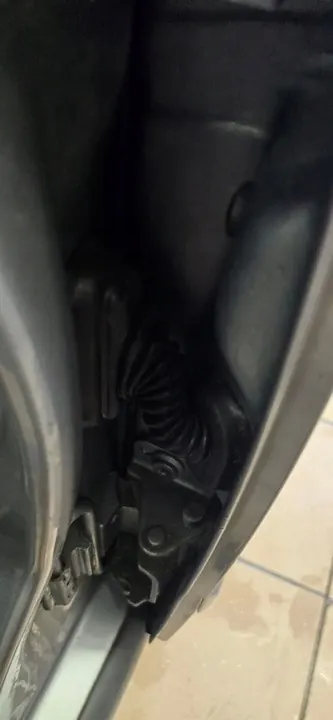 Etu- ja takaluukun asennus Audi A4 B6 B7 2000-2007 image 4