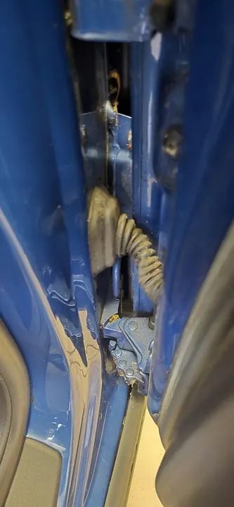 Etu- ja takaluukun asennus Audi A4 B6 B7 2000-2007 image 7