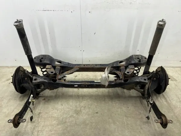 Viga suspensão traseira Ford C-Max MK2 OEM image 2