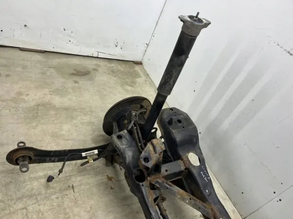 Viga suspensão traseira Ford C-Max MK2 OEM image 4