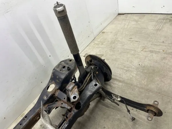 Viga suspensão traseira Ford C-Max MK2 OEM image 7