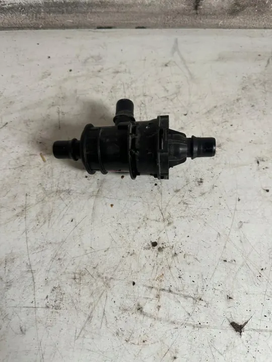 Boîtier Thermostat Renault Clio V OEM 212006896R image 2