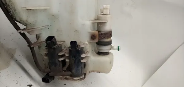 Kia Sportage III Ruitensproeierreservoir XENON OEM 98610-3U510 image 4