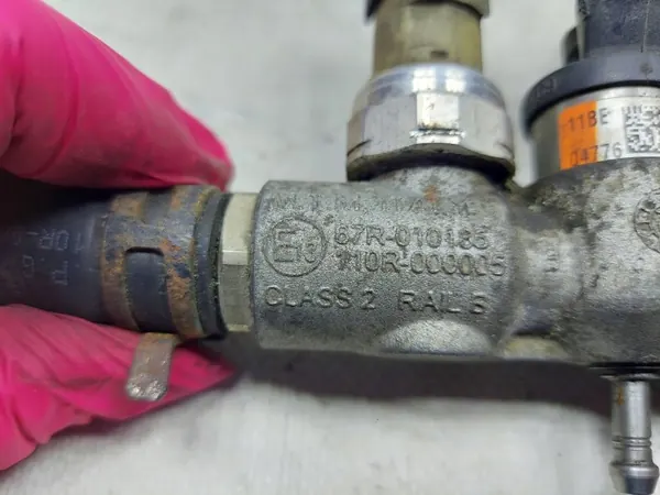Einspritzschiene OEM 67R010185 für Audi A4 B5 image 10