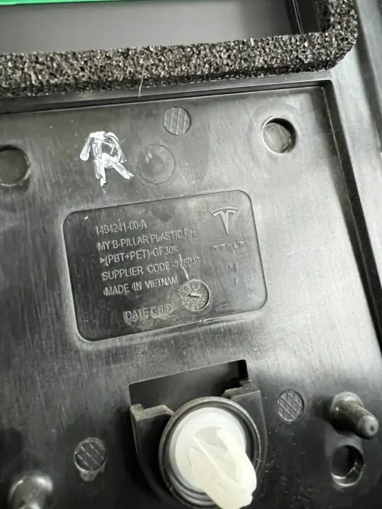 Cubierta Cámara Pilar B Tesla Model Y OEM 1506886-00-H image 5