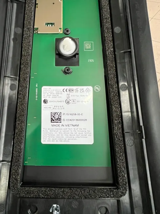 Cubierta Cámara Pilar B Tesla Model Y OEM 1506886-00-H image 6