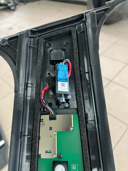 Cubierta Cámara Pilar B Tesla Model Y OEM 1506886-00-H image 7