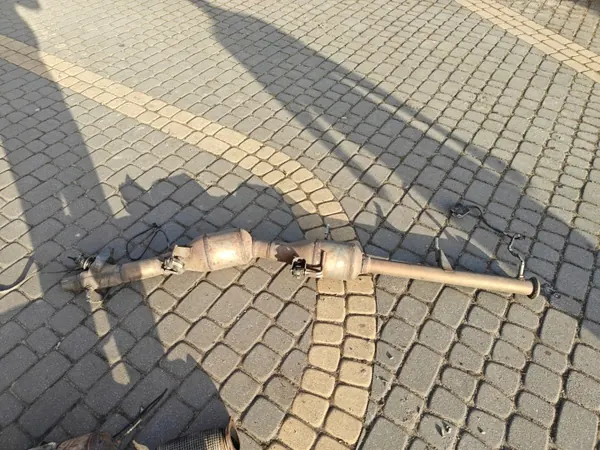 OEM 82337844 DPF Katalysaattori - Käytetty Renault OE image 2