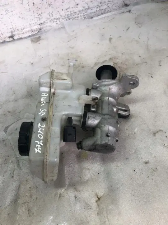 Cylindre de frein d'occasion OEM 32668423 Audi A3 2.0L image 2