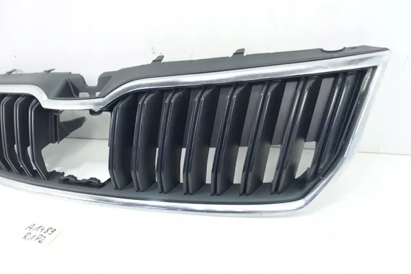 Skoda Fram Grill OEM 6U7853653B - Begagnad image 3