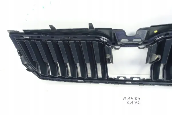Skoda Fram Grill OEM 6U7853653B - Begagnad image 4