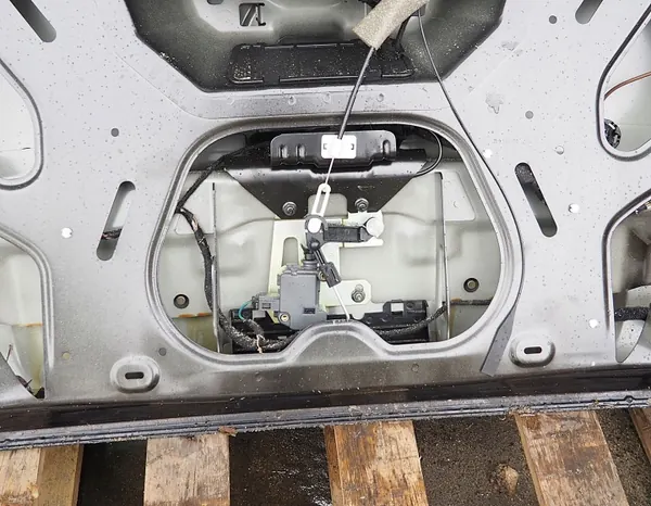 VW Touareg Kofferbaksluiting Actuator OEM TOUAREGSIŁ.CENTR. image 2