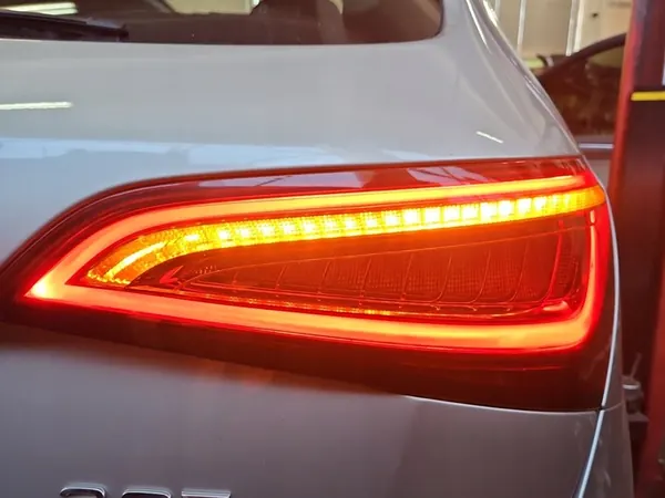 Luz LED trasera derecha Audi Q5 08- image 2
