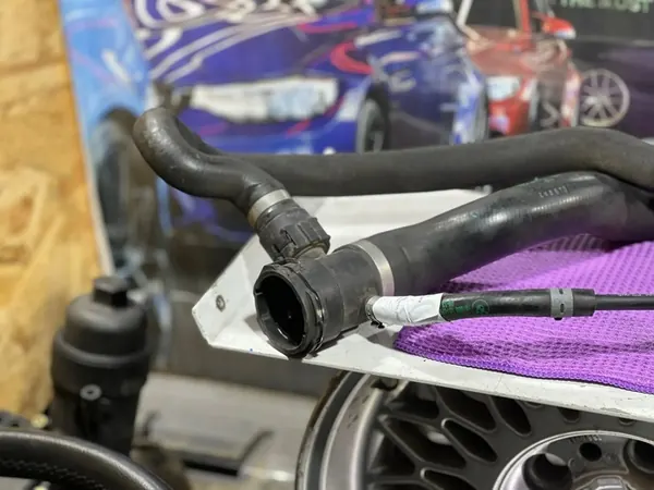 BMW 5 F07 F10 F11 Vesiputki 7619684 7619696 9226749 image 6