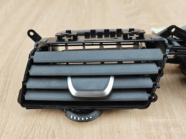BMW G30 G31 LCI Mittelgitter OEM 9329579 - Gebraucht image 3