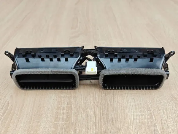BMW G30 G31 LCI Mittelgitter OEM 9329579 - Gebraucht image 4