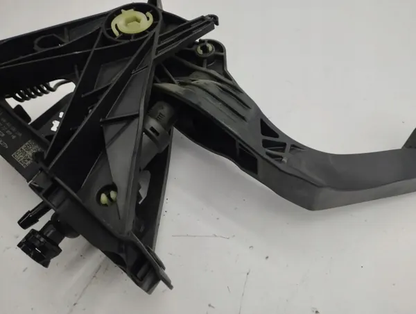 Kytkinpoljin OEM 5Q2721059 Volkswagen Golf VIII:lle image 4