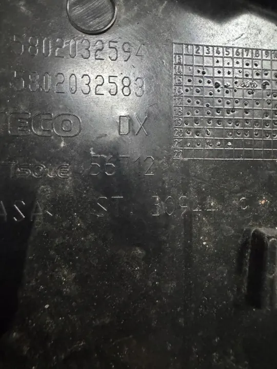Cache de pilier de rétroviseur droit OEM 5802032583 Iveco image 8