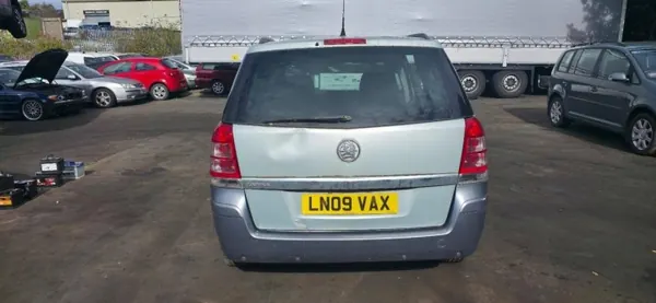 Moldagem porta-malas Opel Zafira B OEM 13266474 image 8