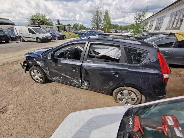 Alternador Hyundai i30 2010 1.6L OEM 373002a600 image 9