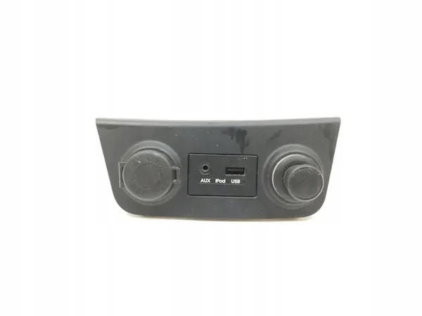 Toma AUX Hyundai i30 2011 2R500 image 1