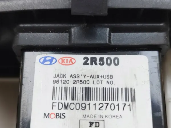 Toma AUX Hyundai i30 2011 2R500 image 6