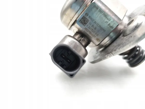 BMW X3 Högtrycksbränslepump OEM 7584461 image 6