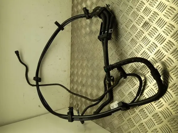 Tubo distribuidor combustible Hyundai Tucson 2021 OEM 31300CZ000 image 2