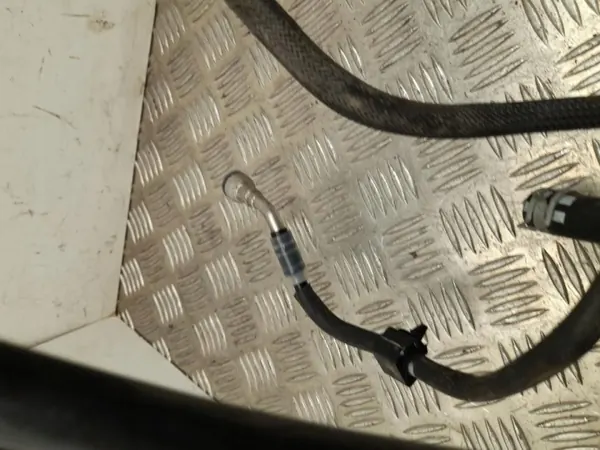 Tubo distribuidor combustible Hyundai Tucson 2021 OEM 31300CZ000 image 3