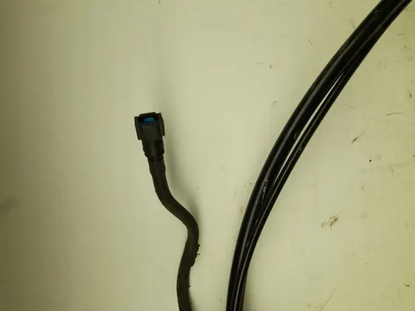 Tubo distribuidor combustible Hyundai Tucson 2021 OEM 31300CZ000 image 4