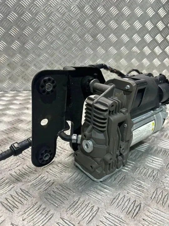 Compresseur de suspension BMW X5 (E70) 3.0L Diesel 2011 OEM 6799419 image 5