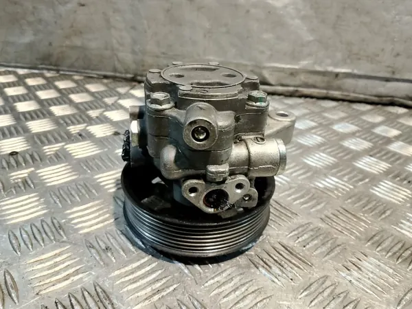 Pompe de direction assistée d'occasion OEM Honda CR-V II 2.0 V-TEC image 5