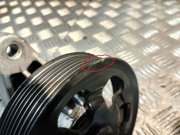 Pompe de direction assistée d'occasion OEM Honda CR-V II 2.0 V-TEC image 6