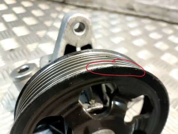 Pompe de direction assistée d'occasion OEM Honda CR-V II 2.0 V-TEC image 7