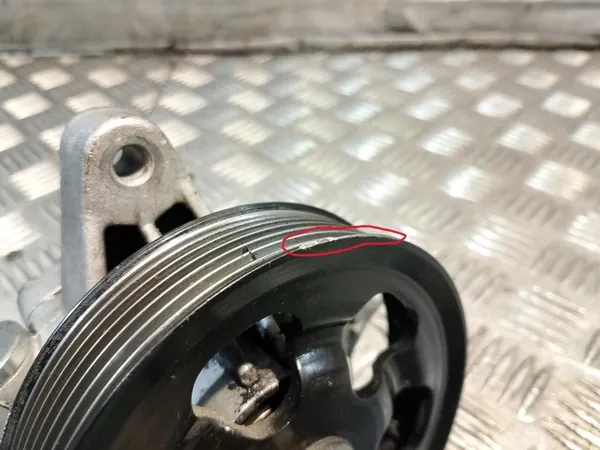 Pompe de direction assistée d'occasion OEM Honda CR-V II 2.0 V-TEC image 8