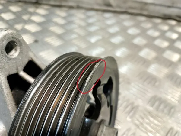 Pompe de direction assistée d'occasion OEM Honda CR-V II 2.0 V-TEC image 9