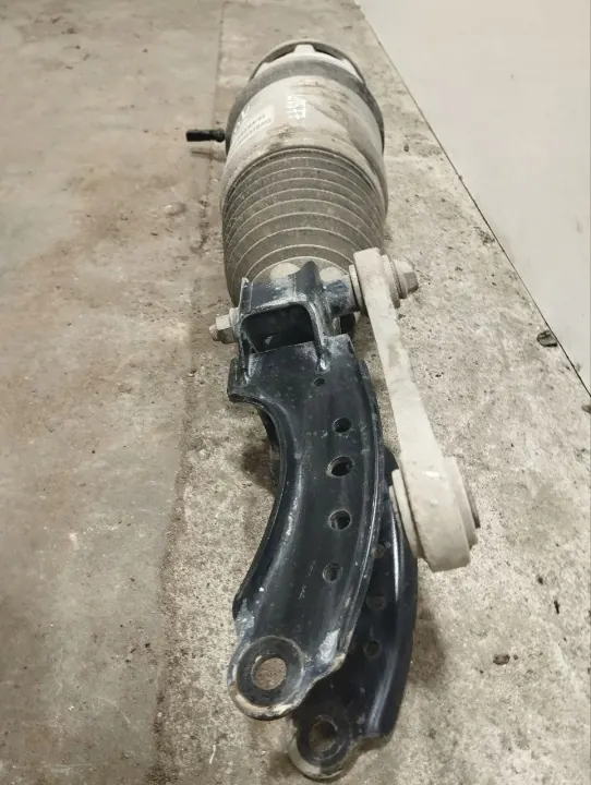Begagnad Porsche luftfjädring OEM 7P5616404Q fram höger image 4