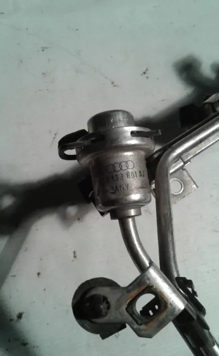 Ruiskutusraili 6kpl Audi OE 078133551BB image 2