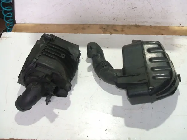 Filtre à air et résonateur VW Touran I Skoda Seat 1.6 image 3