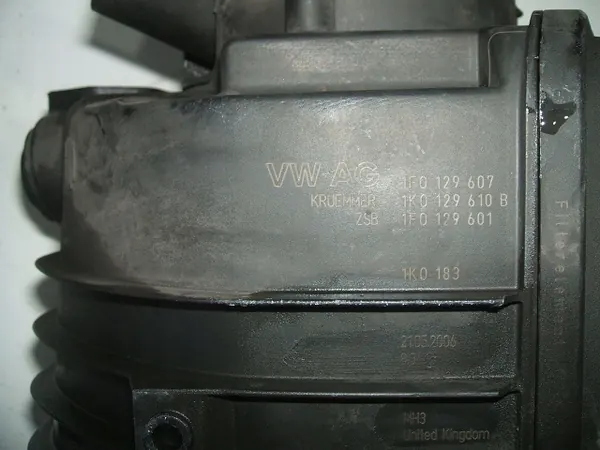 Filtre à air et résonateur VW Touran I Skoda Seat 1.6 image 4