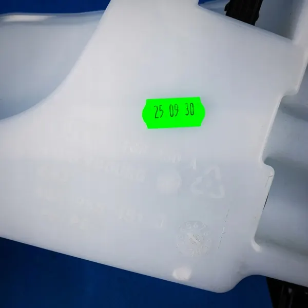 Tuulilasinpesunesteen säiliö Audi A6 S6 A7 RS7 4G 4G8955451J image 3