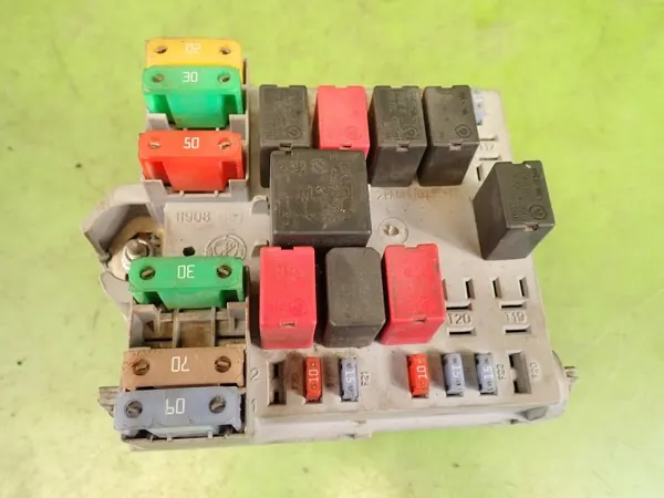 Boîte à fusibles OEM 51781079 pour FIAT STILO 1.6 2006 image 2