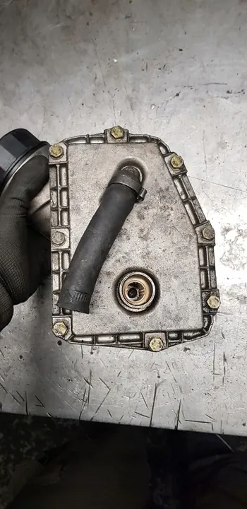 Oljekylarefilterhus Mercedes W124 M104 image 4