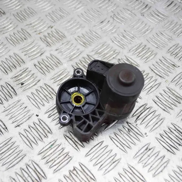 Höger bak handbromsmotor OEM 5Q0615406 Skoda Karoq image 5