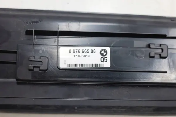 BMW G14 Frontlinke Schwellerverkleidung OEM 8076665 image 3